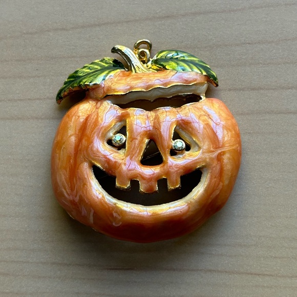 Enamel Jack-o-lantern Brooch / Pin with Gold Tone and Rhinestone Eyes - Picture 2 of 3